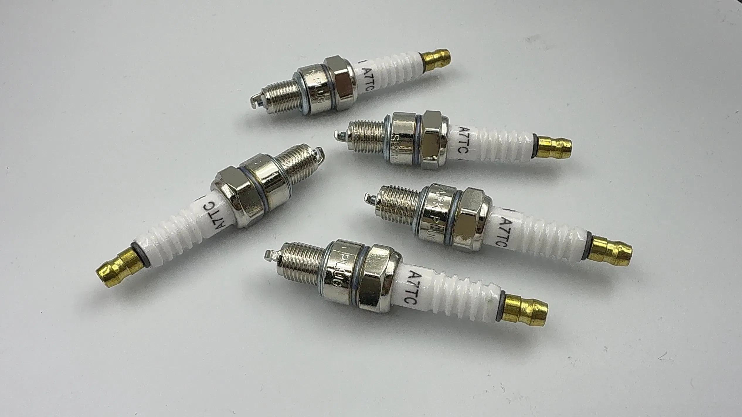 Свеча зажигания для генераторов и мотоциклов