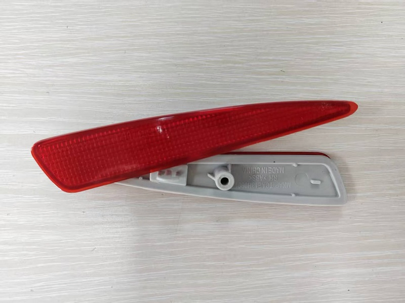 Задний бамперный отражатель для Toyota Corolla Auris 2013-2015