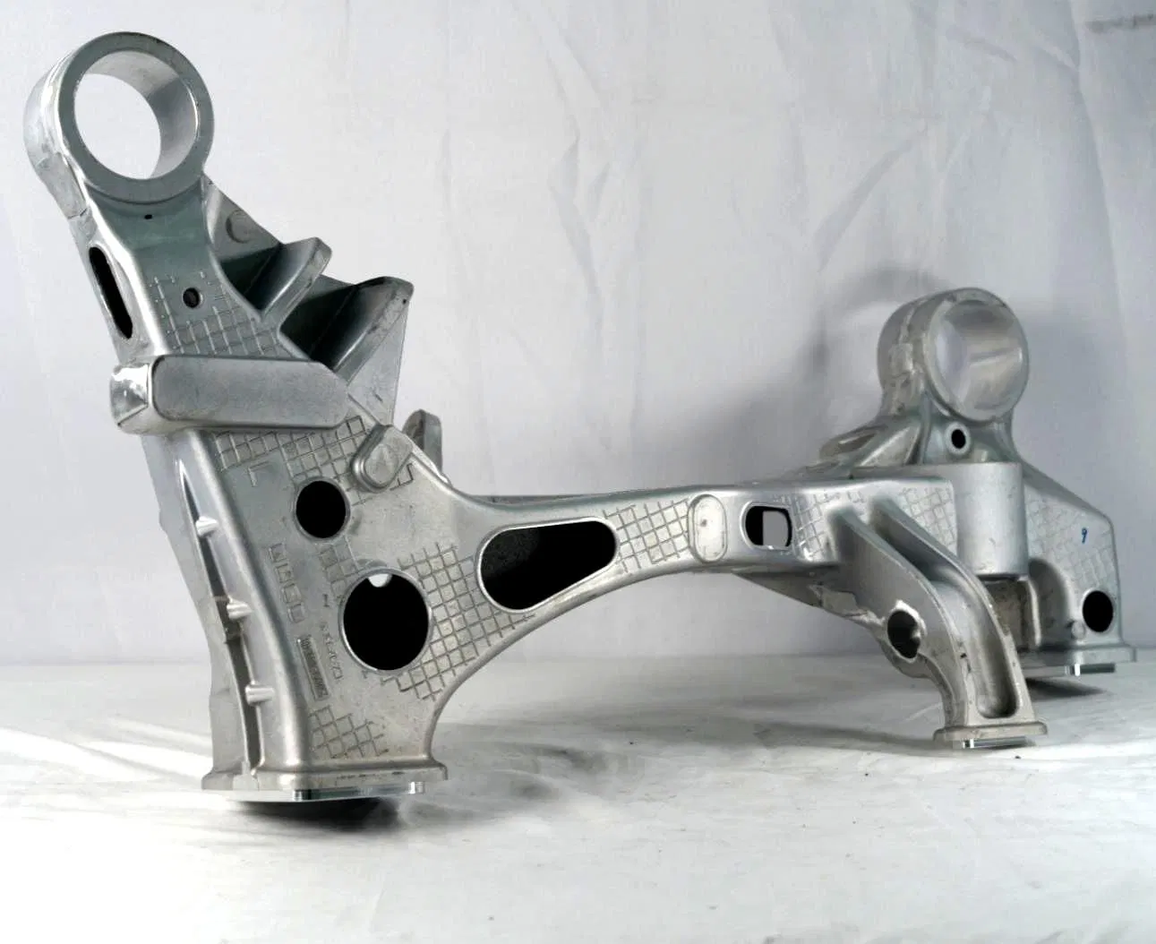 Advanced CNC Machining Subframe Aluminium T4 T5 T6 Low Pressure Die Casting Process