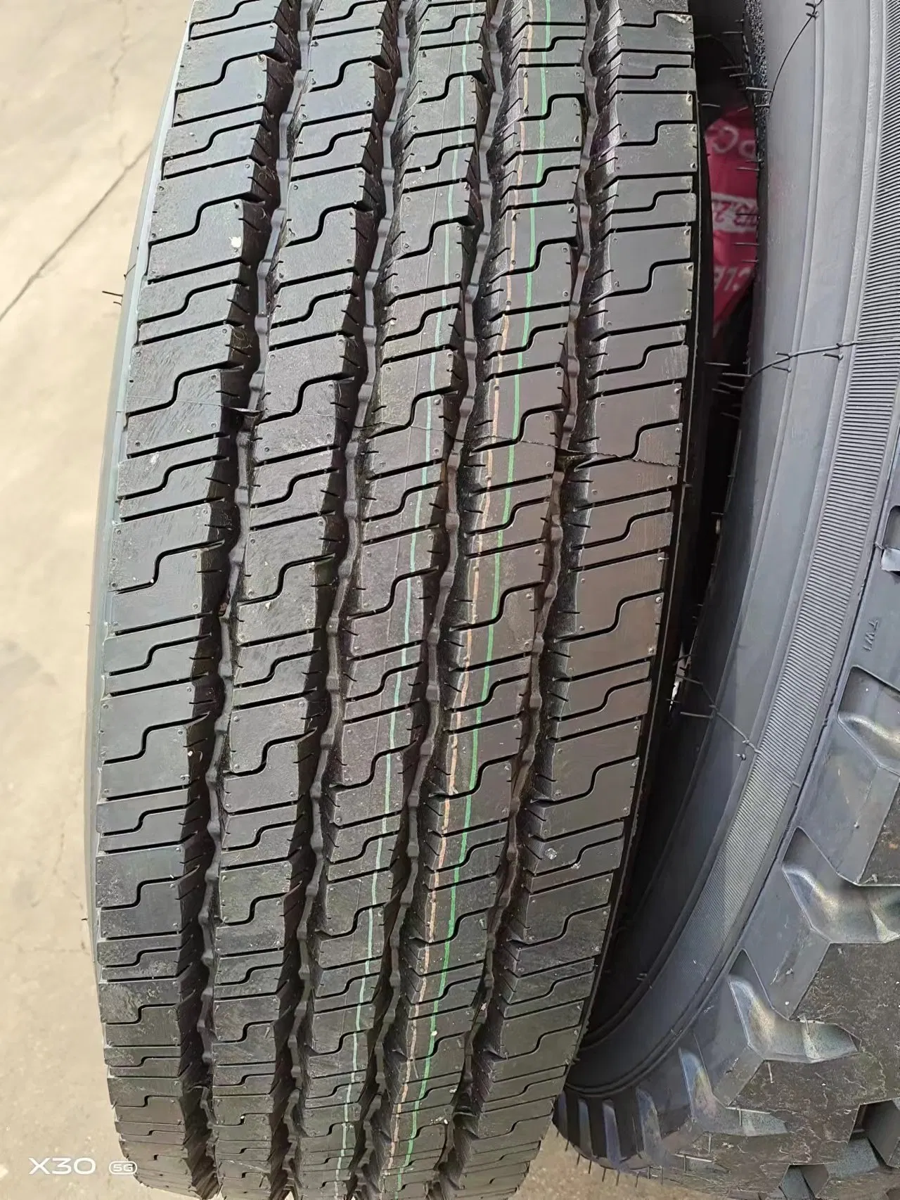 Bus and Truck Radial Tire with Many Model Sizes 12.00r24, 11r22.5, 295/80r22.5, 315/80r22.5, 385/85r22.5