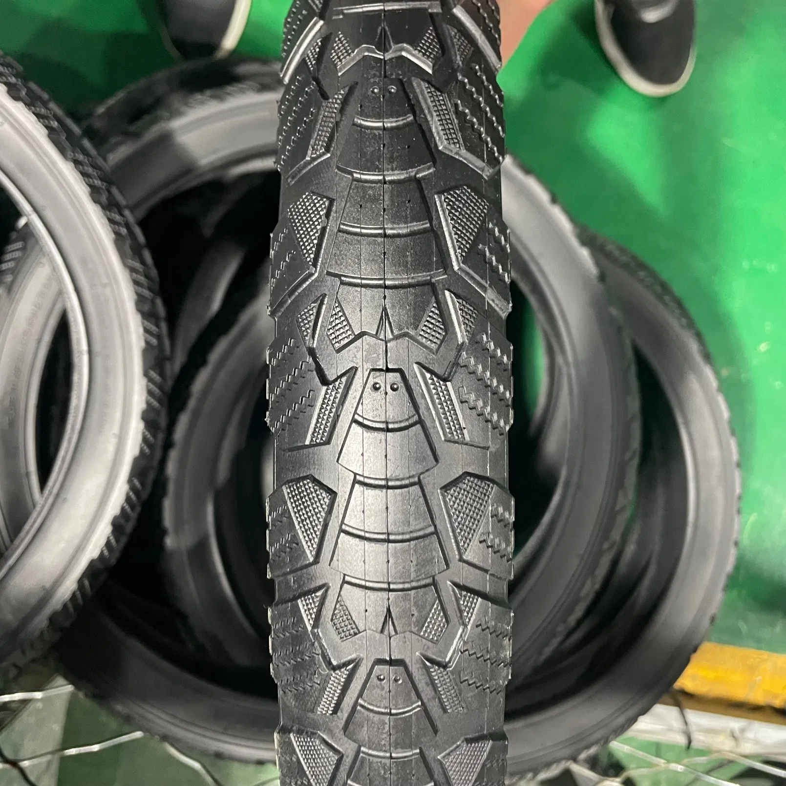 Велосипедная покрышка 26x2.125, углеродно-черная