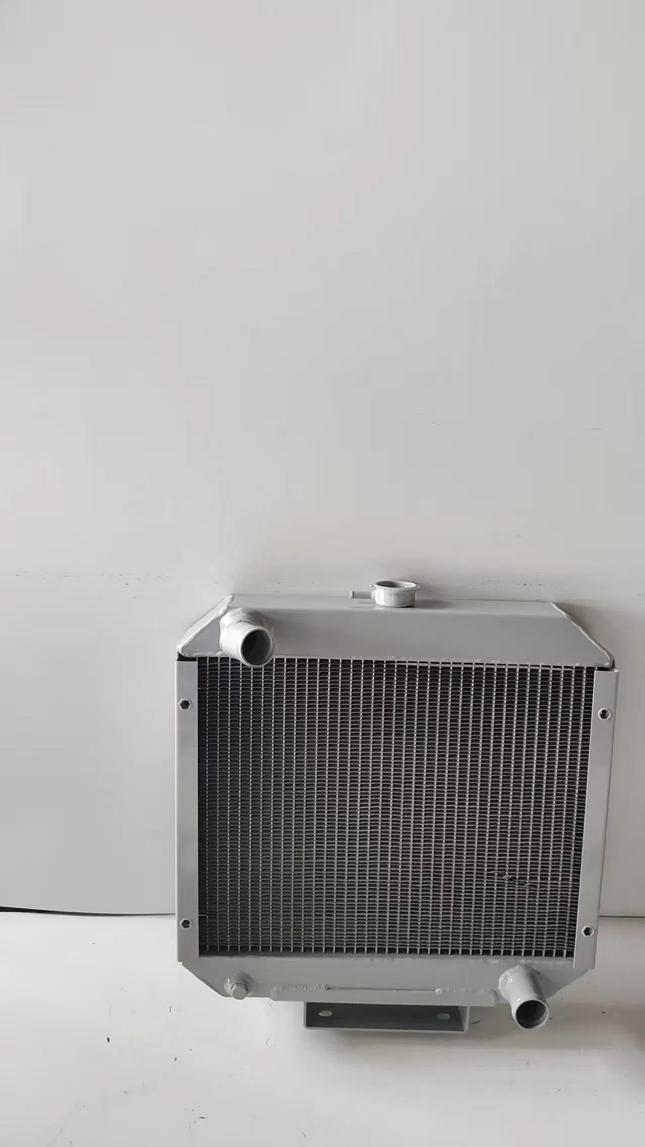 Радиатор алюминиевый для трактора Case 1825/1825b (OEM 109612A2)