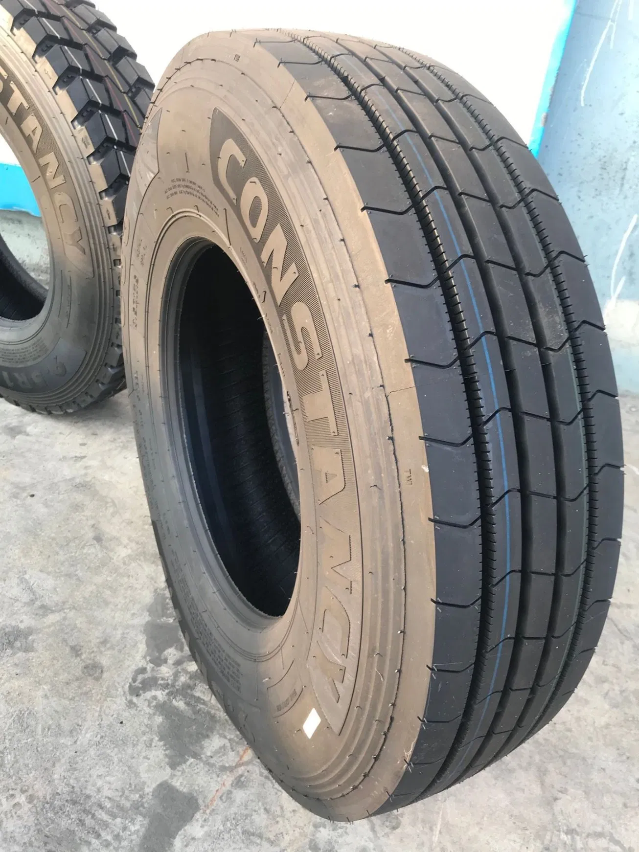 Constancy Brand Truck Tyre 9.5r17.5 FC33 OEM Quality TBR Tires Commercial Vehicle Fuel-Efficient All-Steel Design Low MOQ
