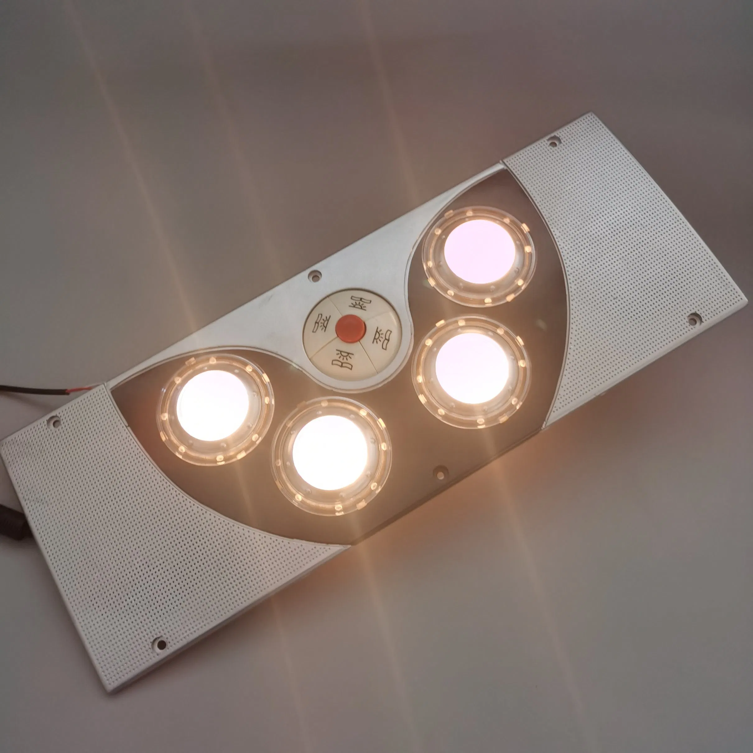 Светильник для салона автобуса с полкой и вентиляцией