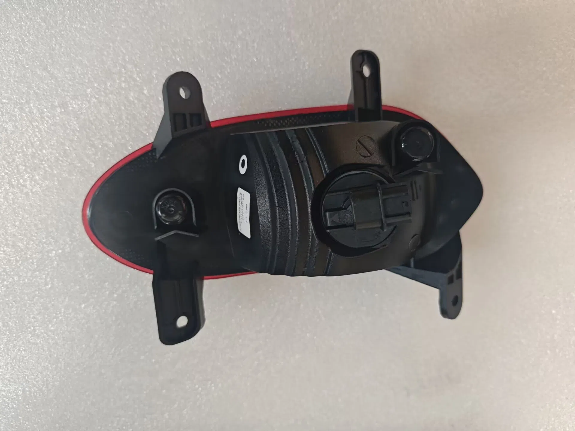 Оригинальная светодиодная лампа заднего хода Maxus C00040645