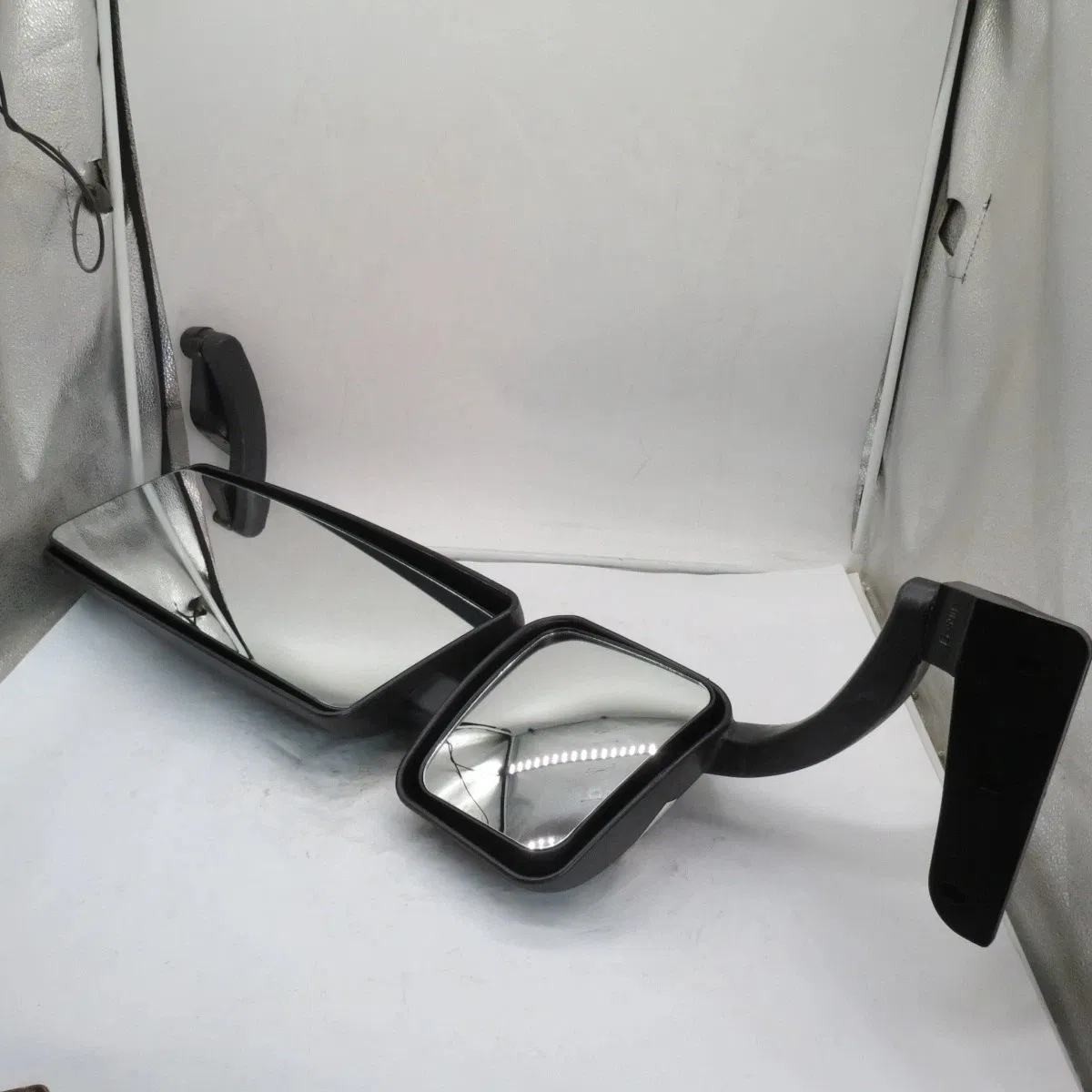 Sinotruk HOWO Truck Parts Rearview Mirror Side Mirror Wg1642770001 Wg1642770003