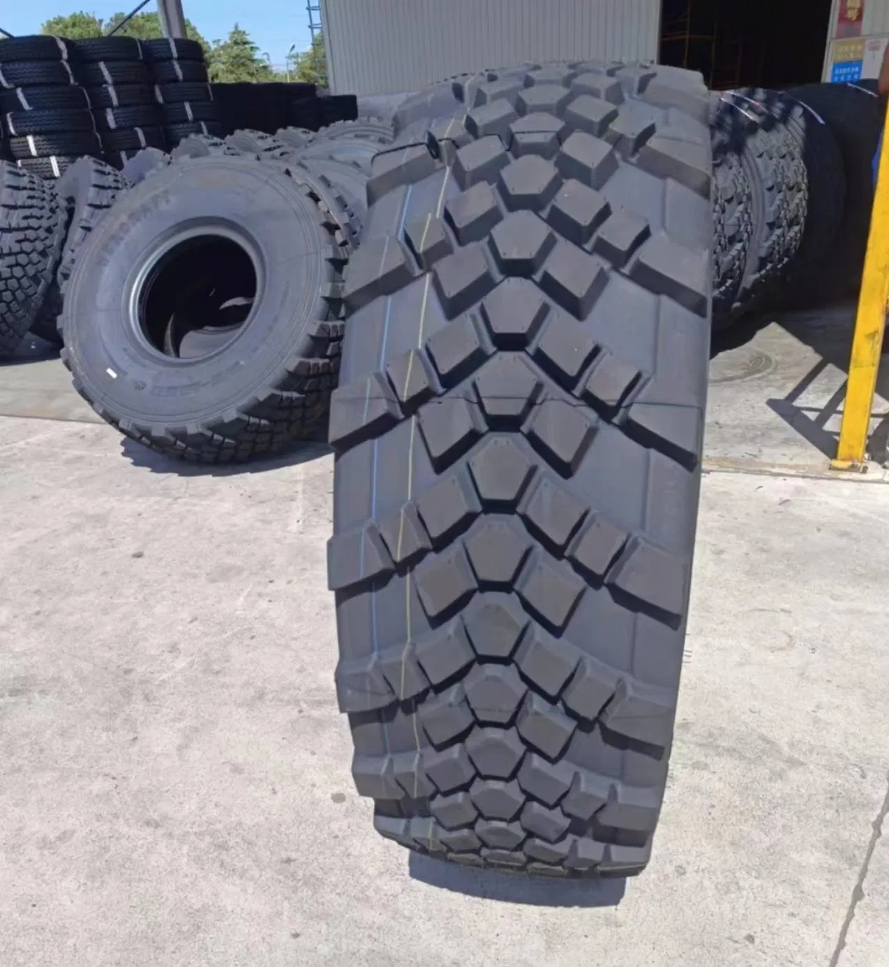 Worcraft 425/85r21 1260-425-533 Ttf/Tl OTR Heavy Duty Truck Tire 16.00r20 All Steel Truck Tyres Kama 167D