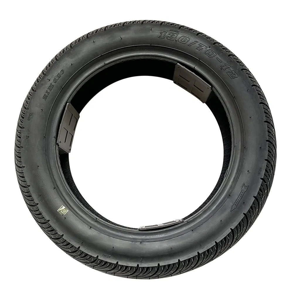 Шина мотоциклетная бескамерная 130/70-12