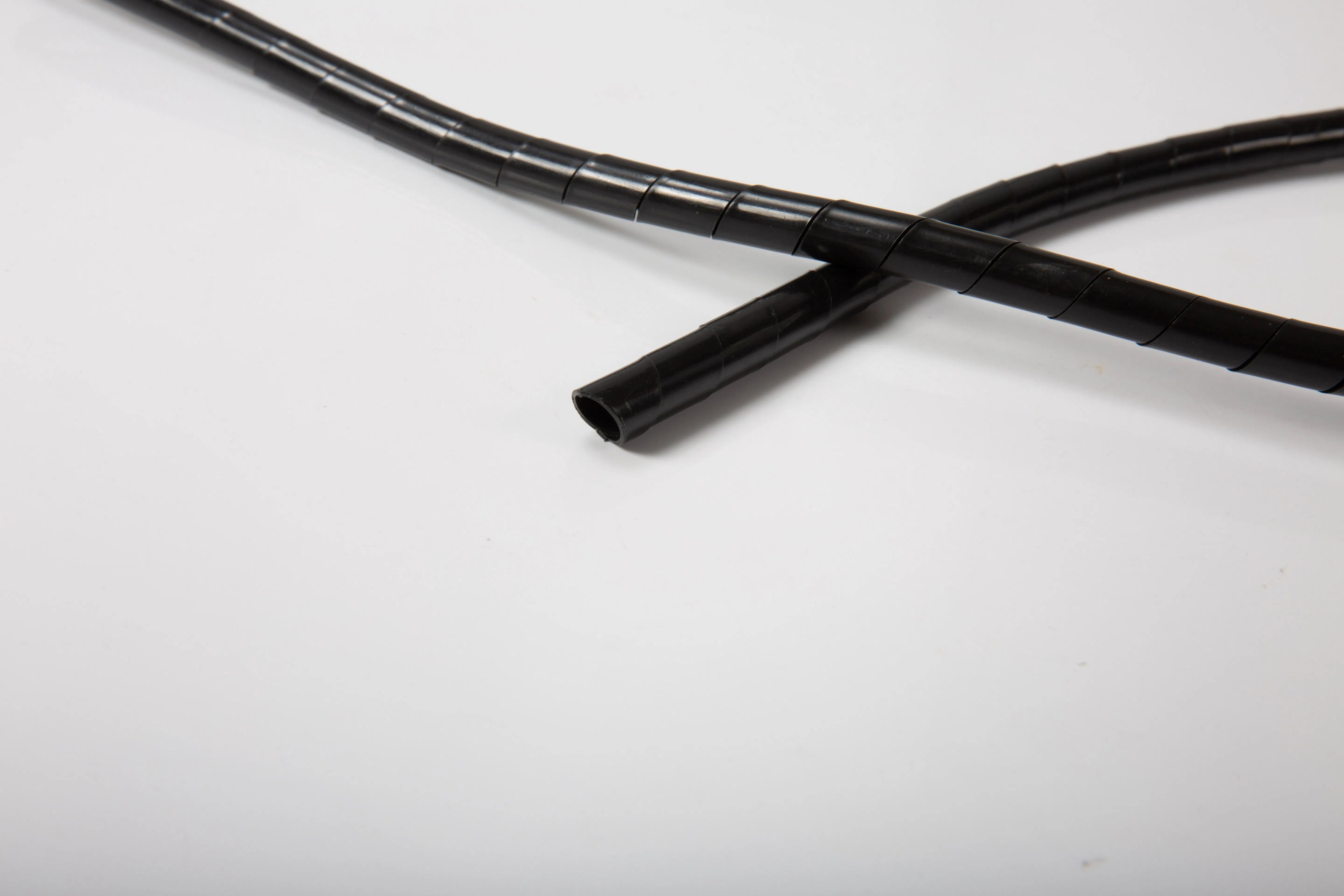 Гофрированные трубки из нейлона для защиты проводки