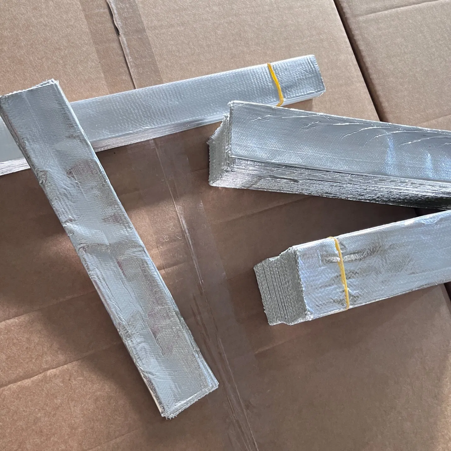 Термостойкая самозакрывающаяся оплетка для автомобильных жгутов