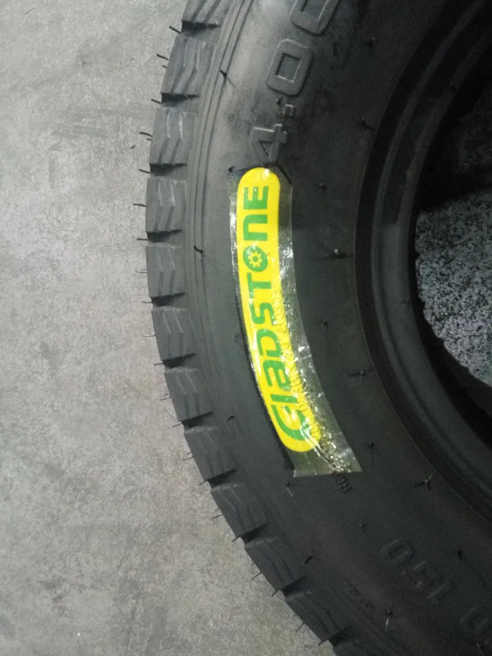 Шина мотоциклетная Gladstone 4.00-8