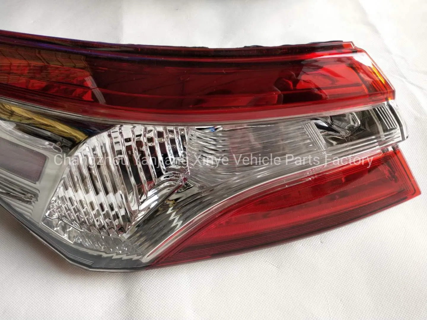 Tyj Factory Wholesale Auto Body Kits Rearlights Backlights Tail Lamp Outer Se for Camry 2018 USA Se Xse