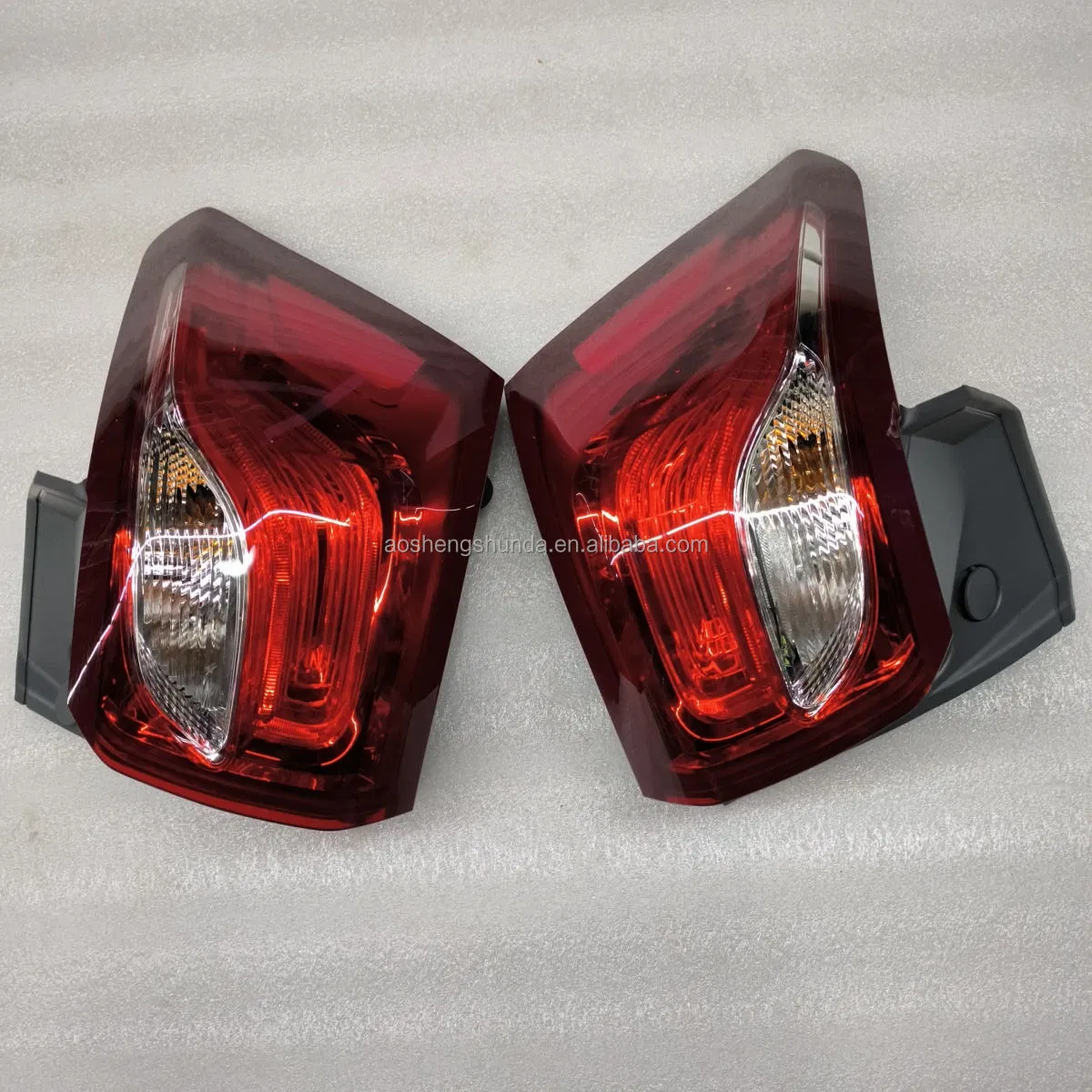 Factory Direct Sales Auto Spare Parts Car Rear Brake Lamp 23394658 23394659 for Che- Vrolet Equinox
