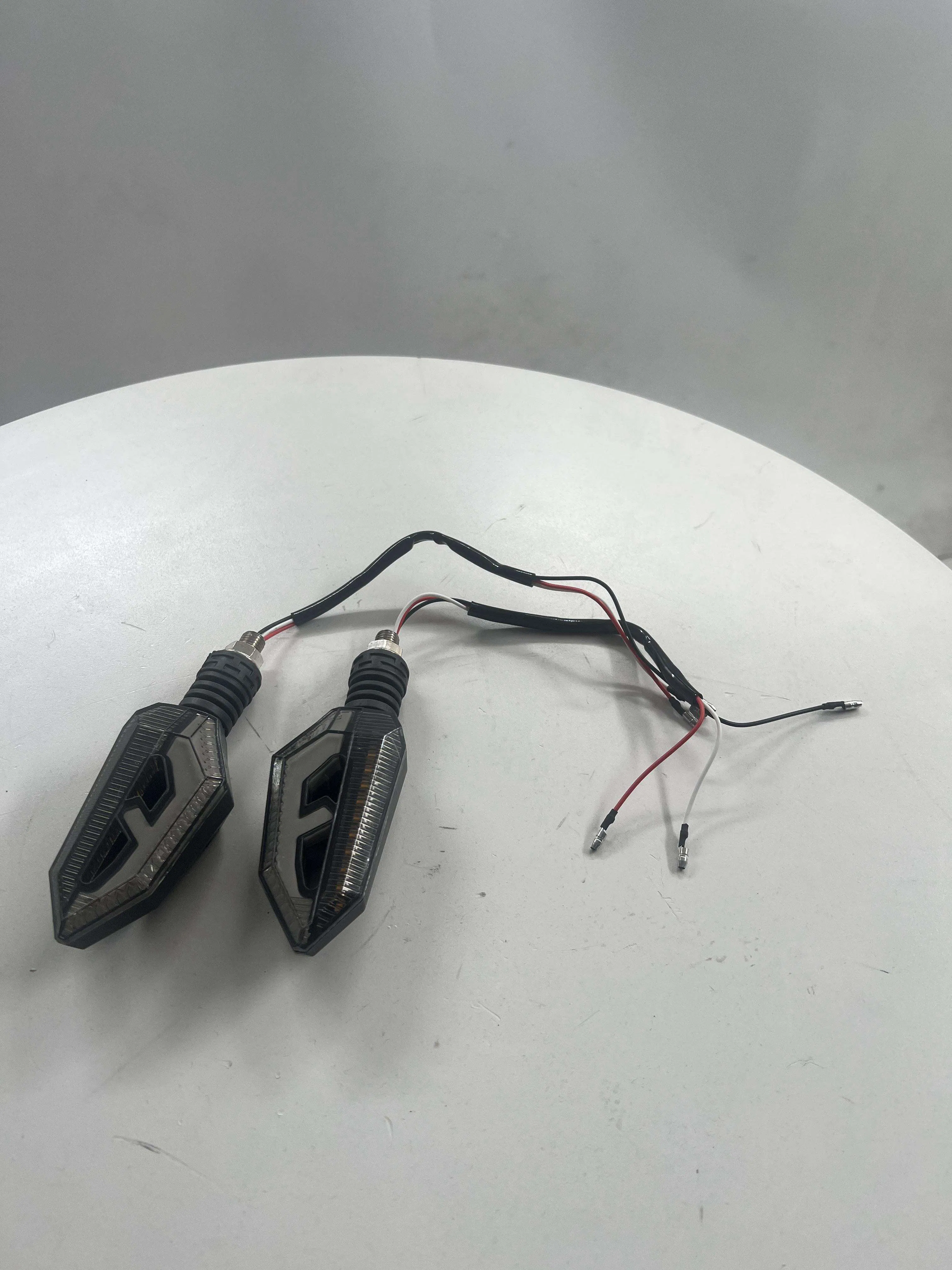 Светодиодный поворотник 2xo-119 R для мотоциклов и трициклов