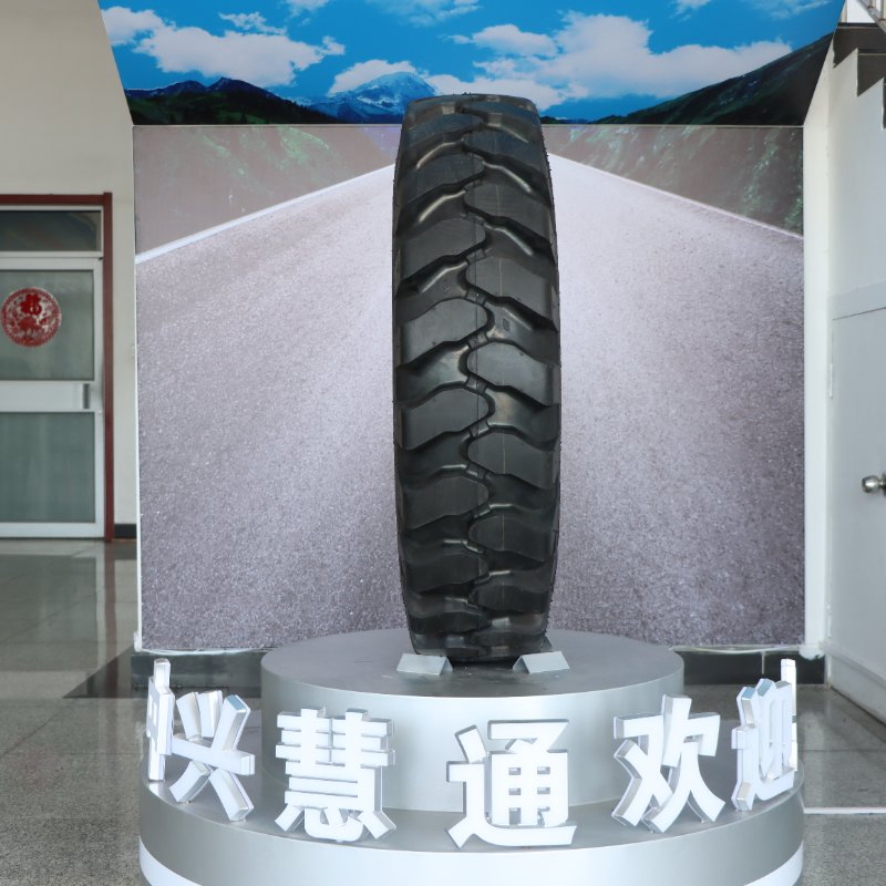 10.00-20-16 Excavator Tire with Ht816 Pattern