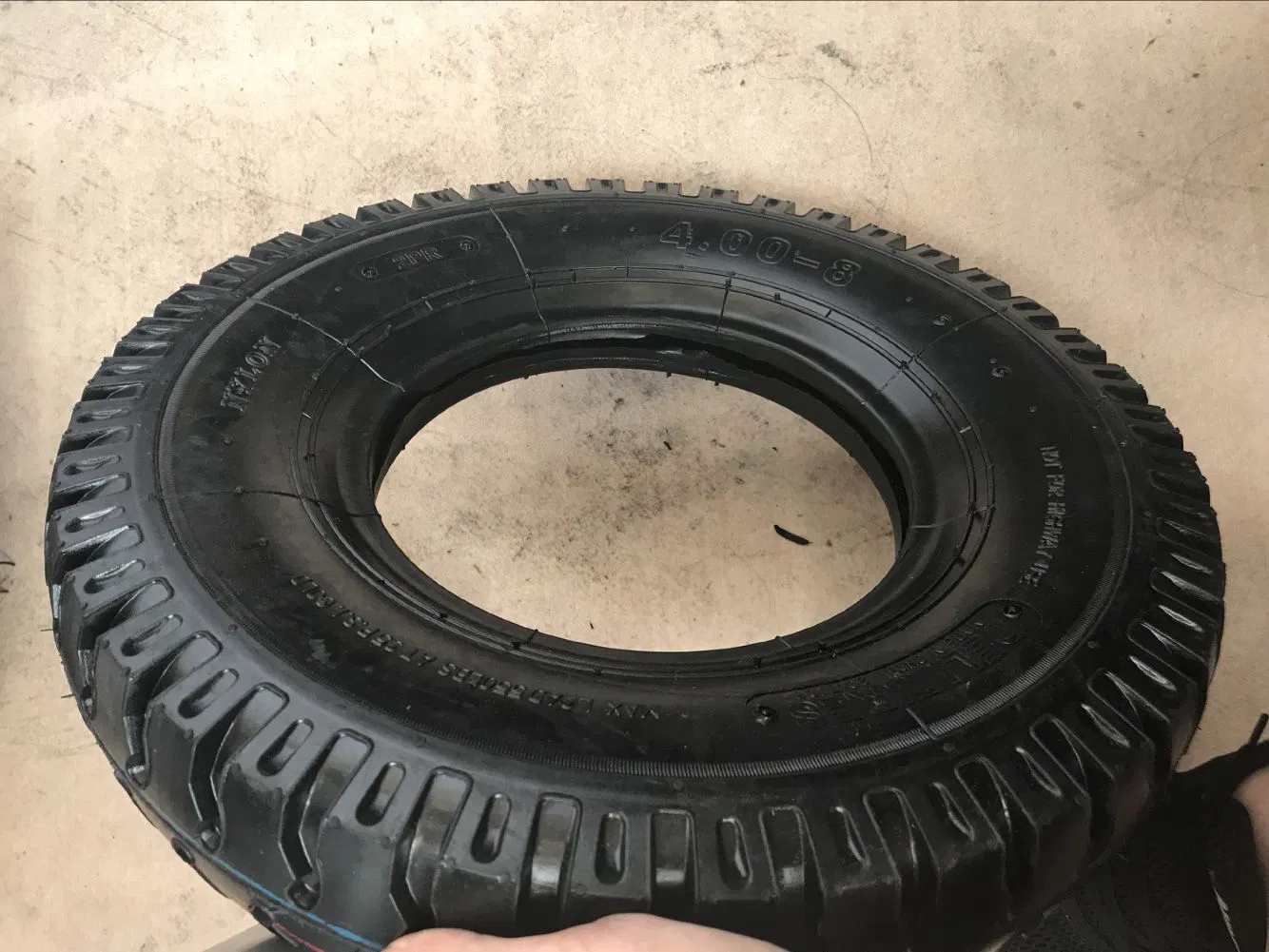 Шина 4.00-8 с камерой для тачки и тележки