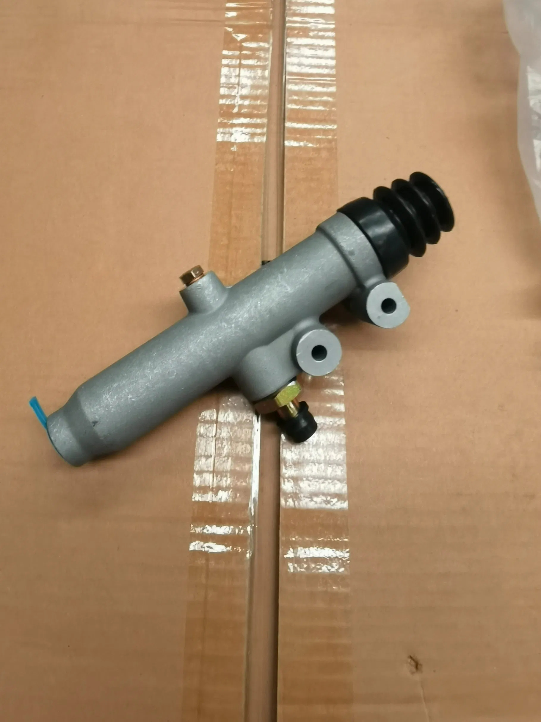 Kl1602bc-010 Auto Clutch Master Cylinder for North Benz FAW Truck Spare Parts1602D0105001