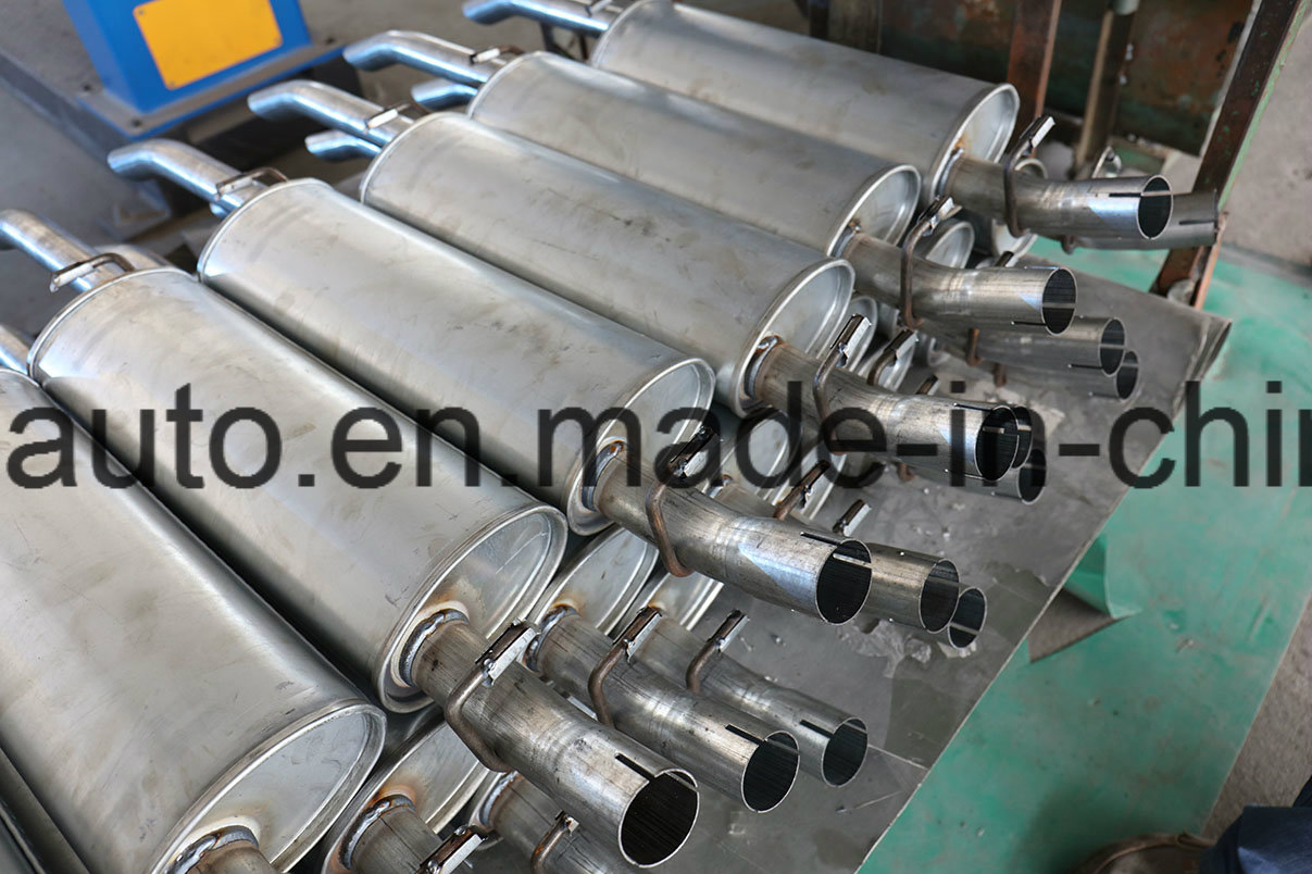 Задний глушитель автомобиля с эффектом шумоподавления