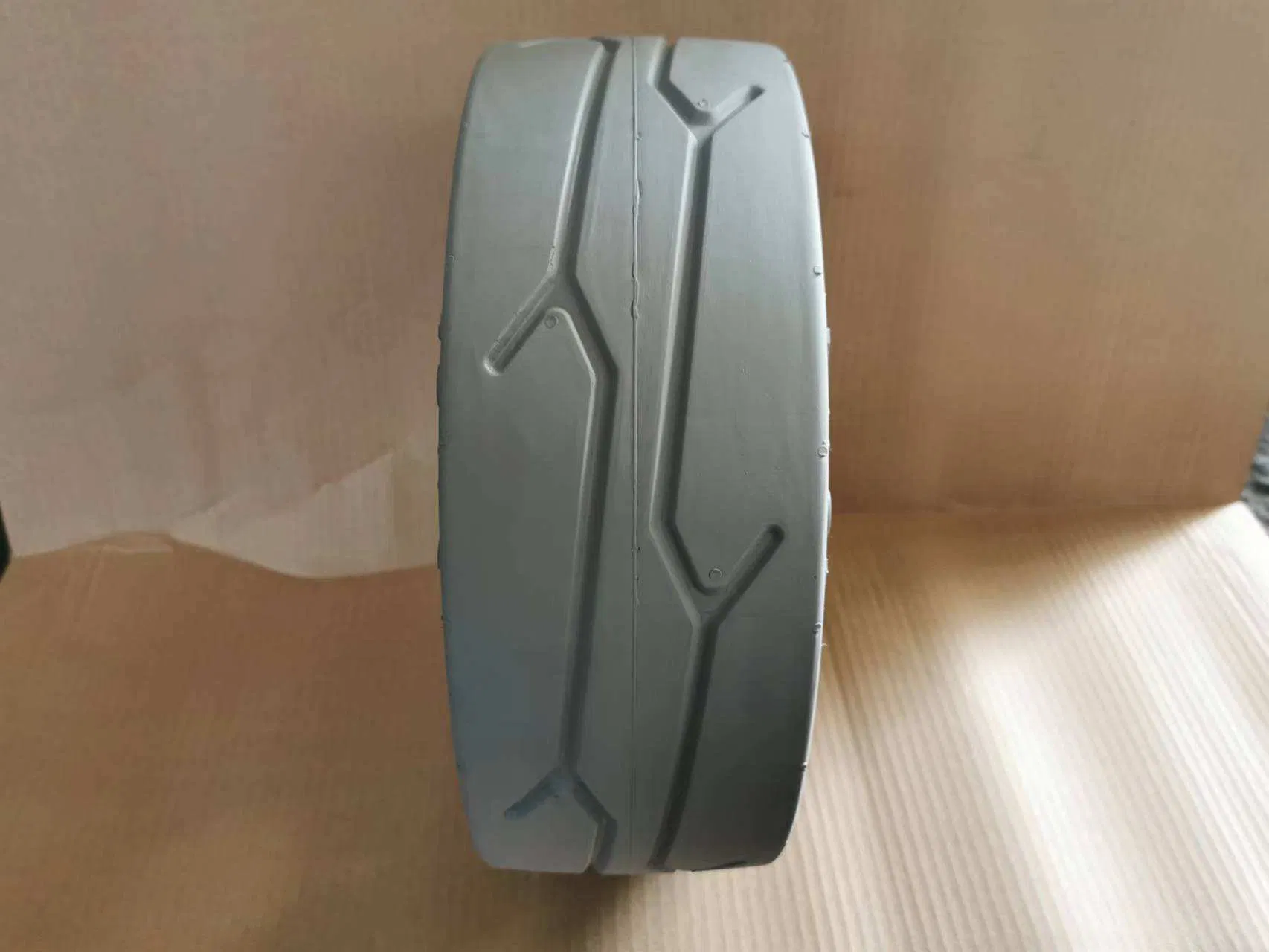 New Design Popular in Europe and America Fb12X4 Solid Tyres with Brake