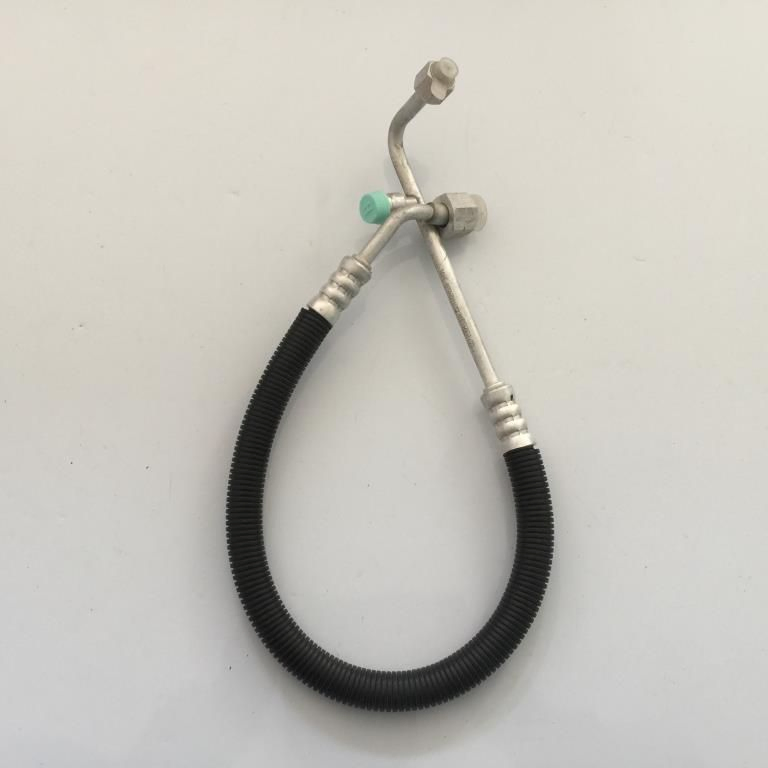 Соединительная трубка конденсатора-осушителя для грузовиков