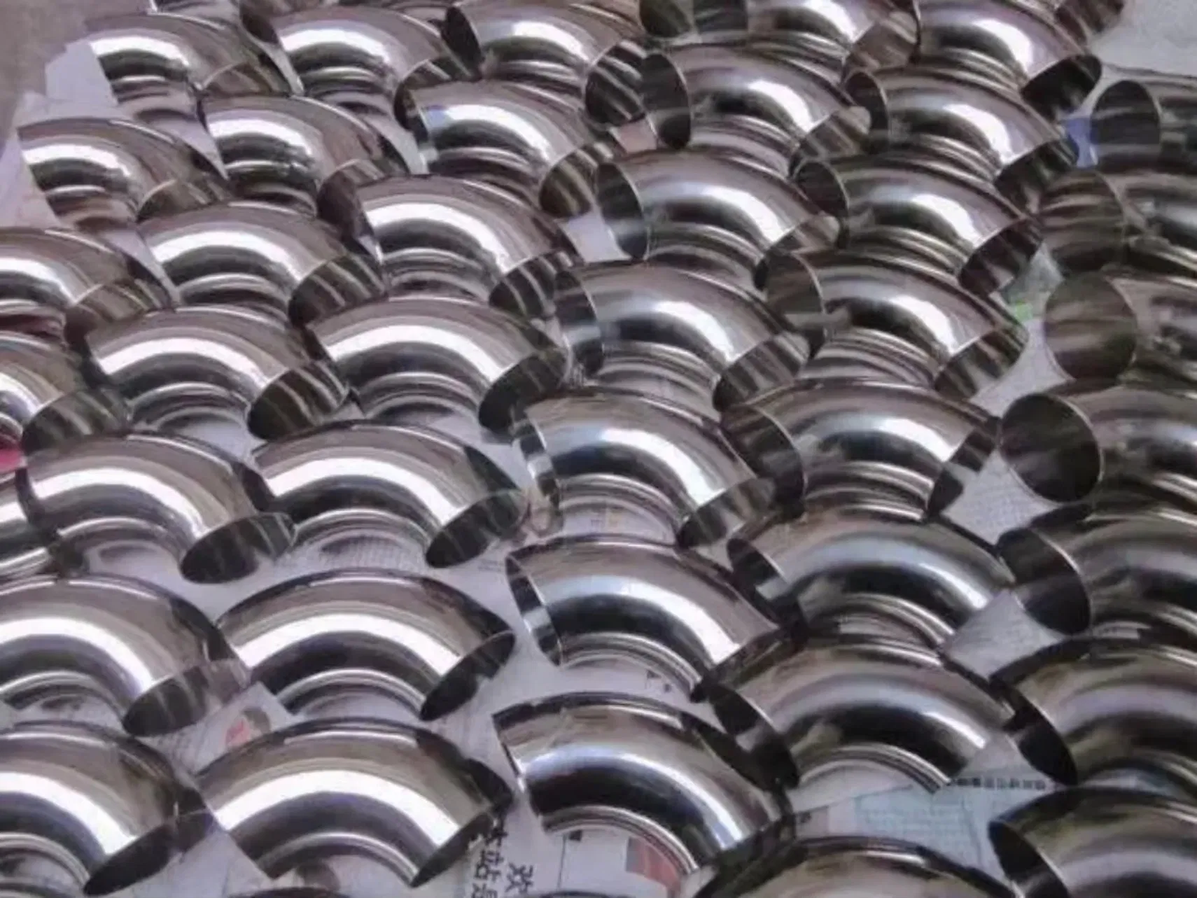 Колено выхлопной трубы 90° 4 дюйма из нержавеющей стали