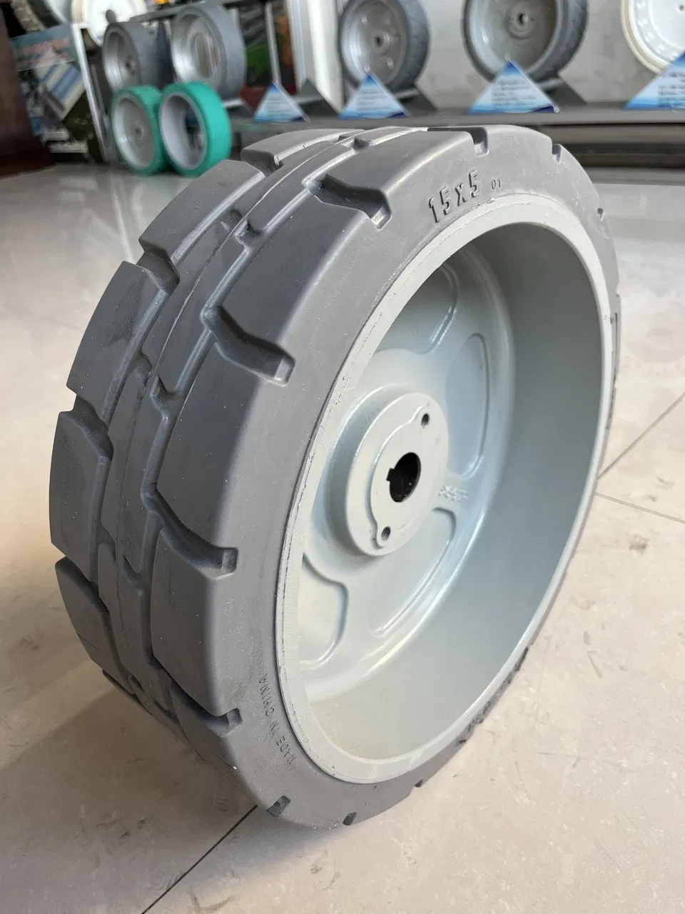 Non Marking Scissor Lift Tires for Genie Jlg Haulotte (15X5, 12X4.5)