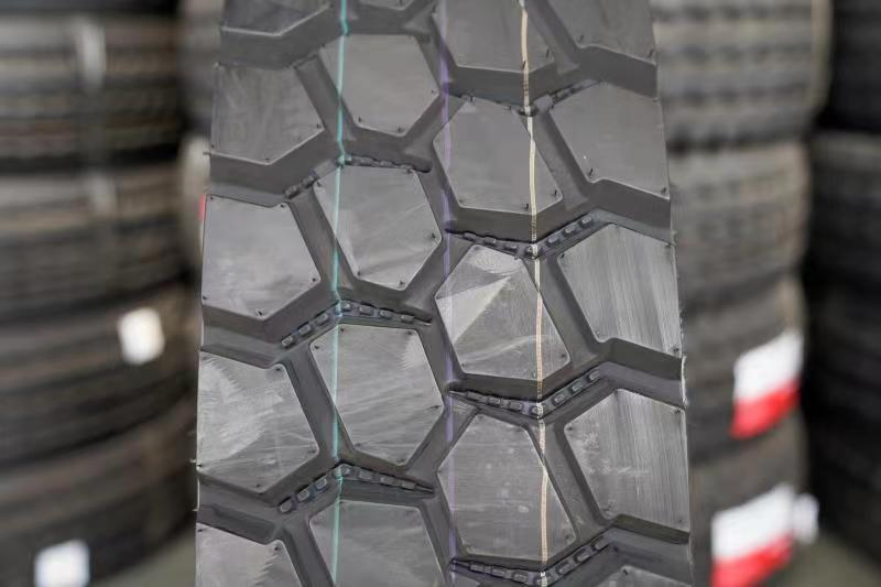 China Top Tire Brands Aulice Radial Tube Truck Tyre 1000r20 1100r20 1200r20 Neumaticos Llantas Heavy Duty Truck Bus Tyres from Chinese Factory