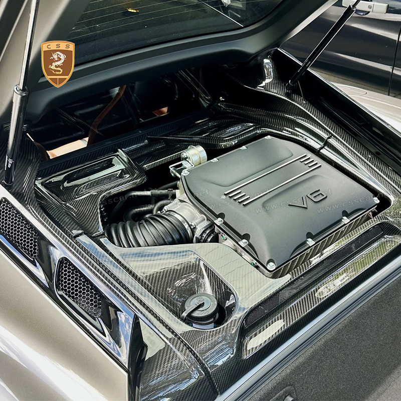 Интерьерные детали из сухого карбона для Lotus Emira