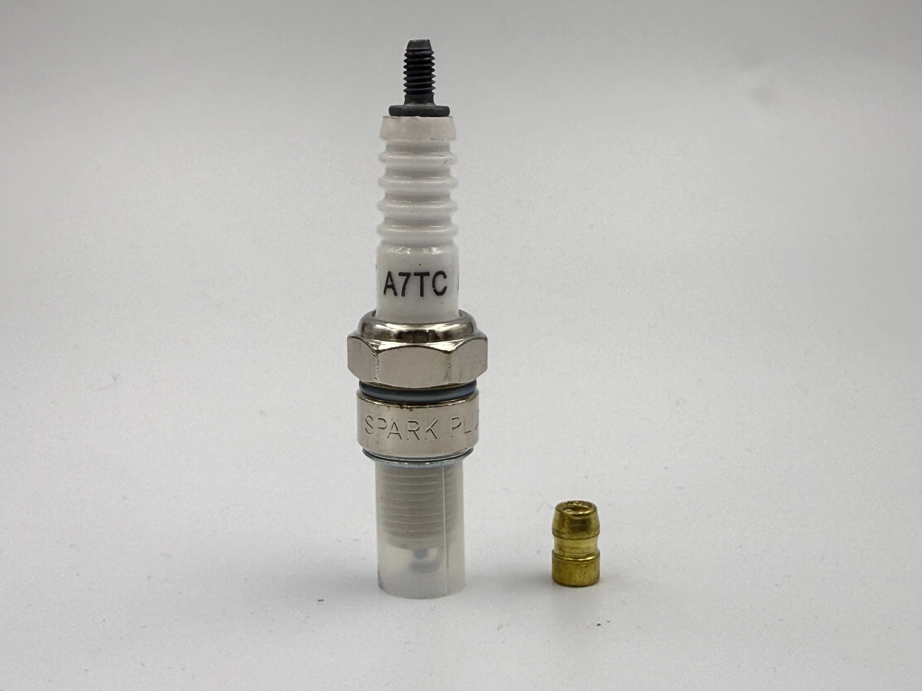 Свеча зажигания для генераторов и мотоциклов