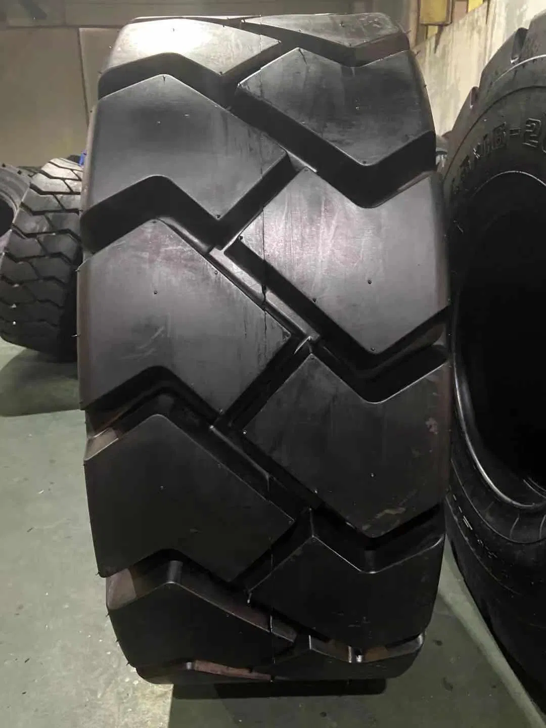 36X12.5-20 10.00L-15 32X14.5-15 32X12.5-15 28X12.5-15 15L-10 7.50-10 Underground Mining Tyre