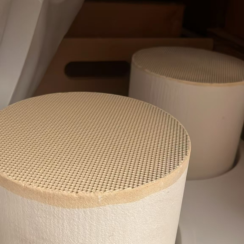 Сажевый фильтр DPF с керамической ячеистой структурой