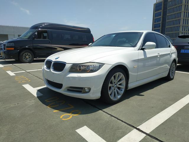 Подержанный BMW 325i 2012 года с бензиновым двигателем