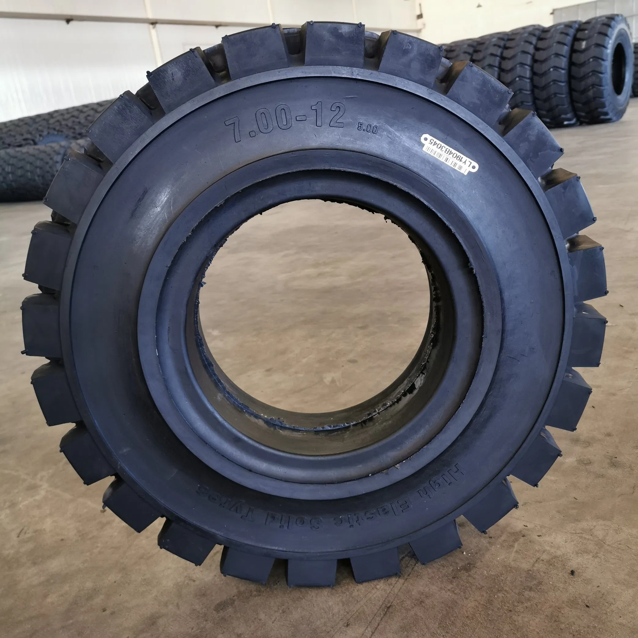 Шины для погрузчиков: пневматические, цельнолитые, 7.00-12