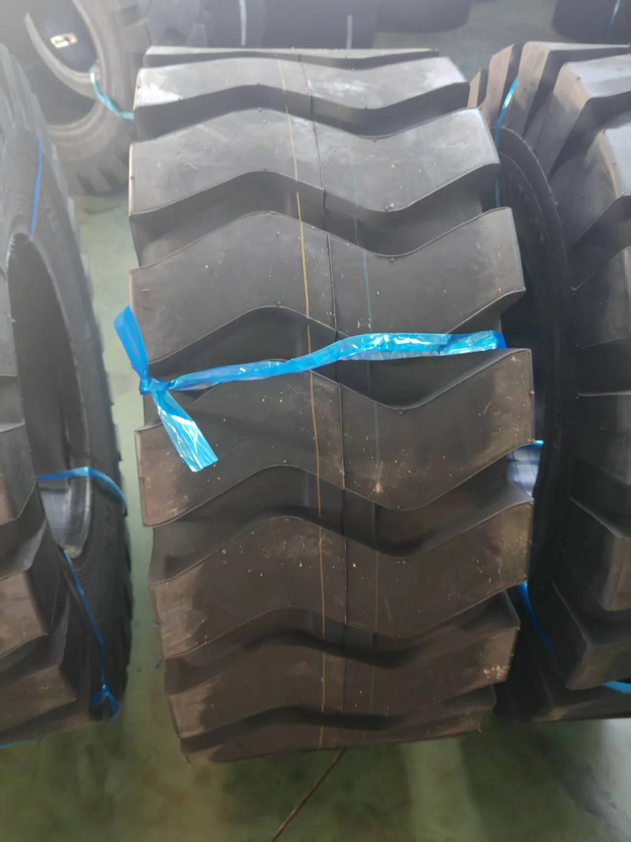 Radial Loader Bias Offroad Truck Industrial Wholesale Nylon Heavy-Duty OTR Tire 20.5/70r16