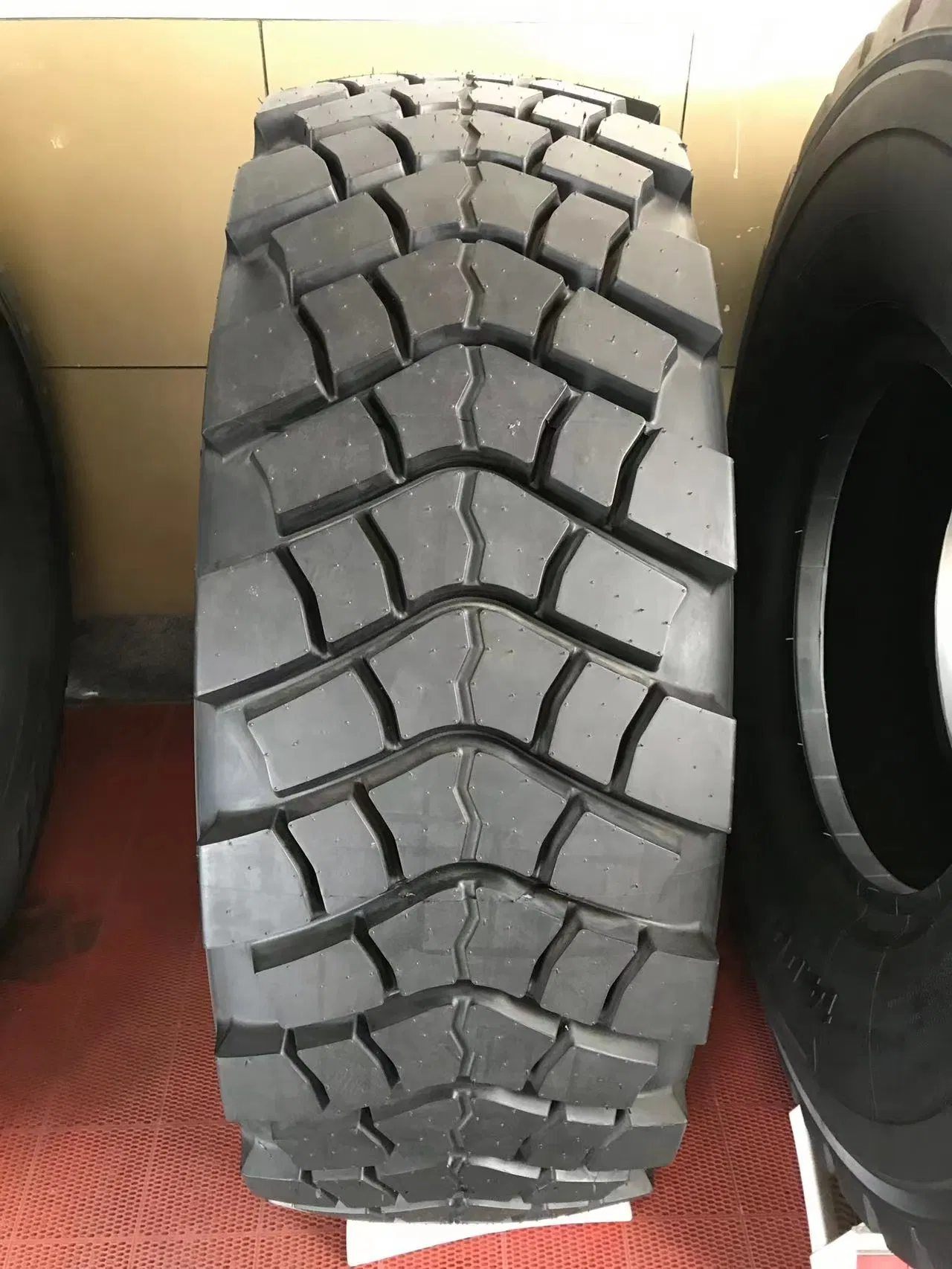 425/85r21 Tire Hot Sell in Russia