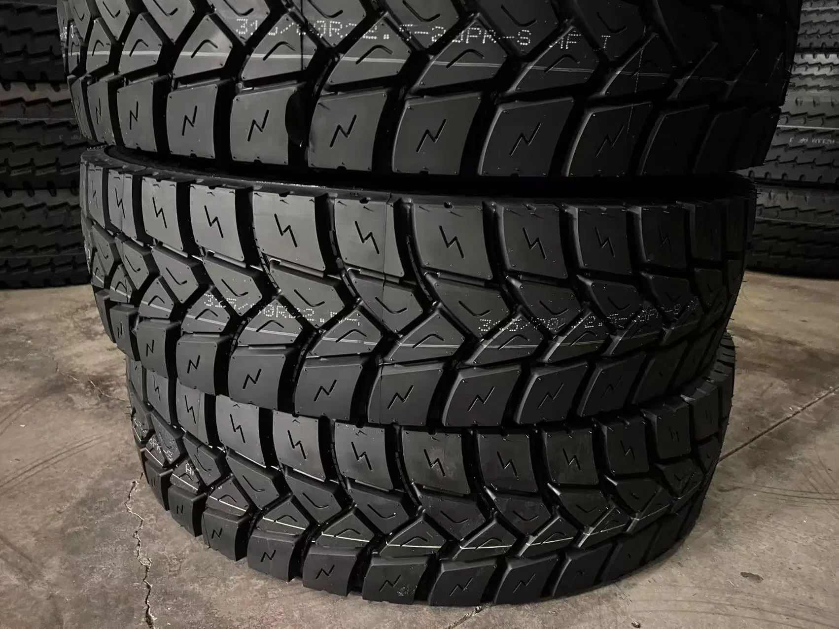 Грузовая шина Goodride Chaoyang 11R22.5 7.50x20 CM958