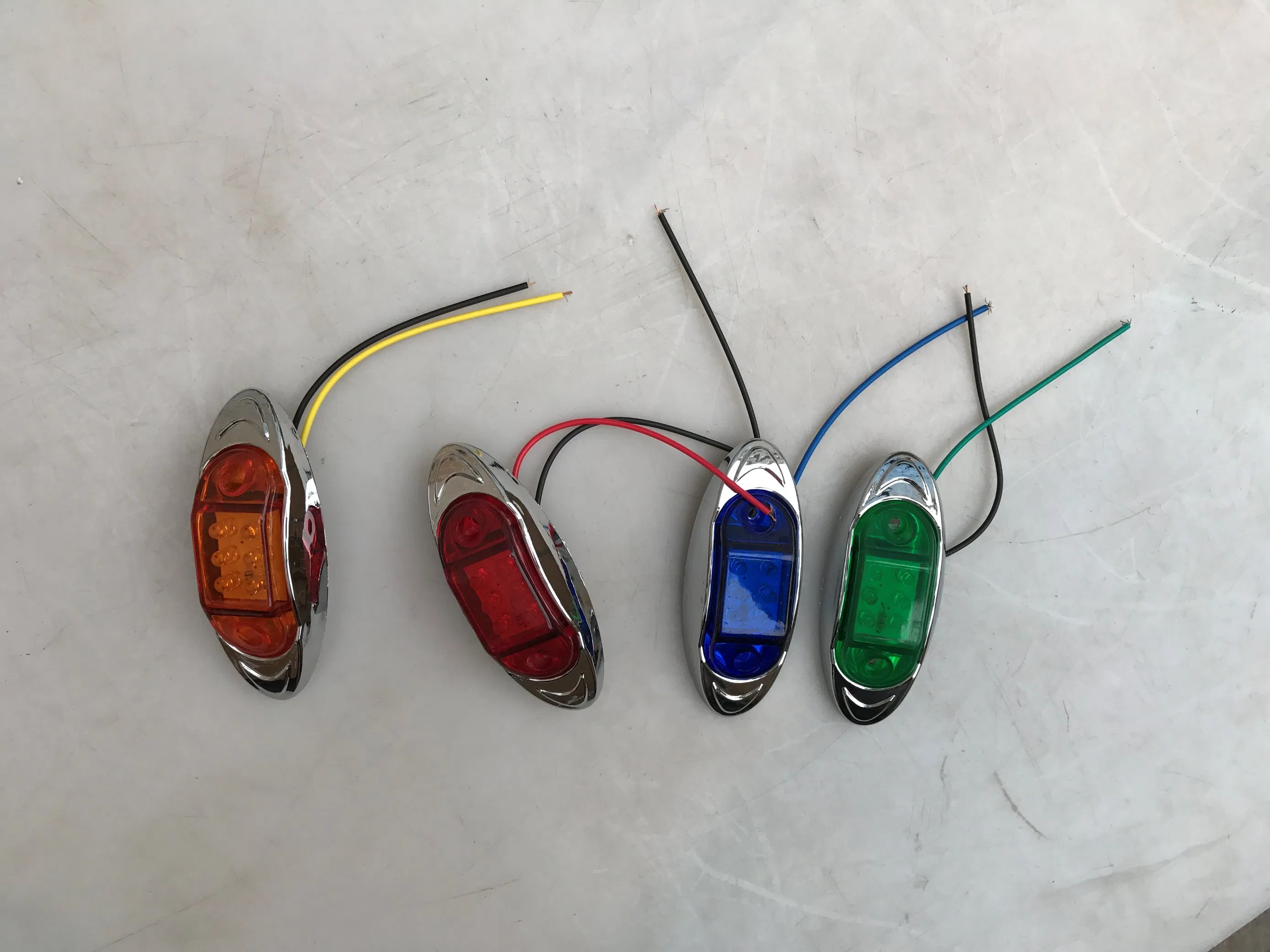 Боковой габаритный фонарь LED HC-T-5262 для грузовиков и прицепов