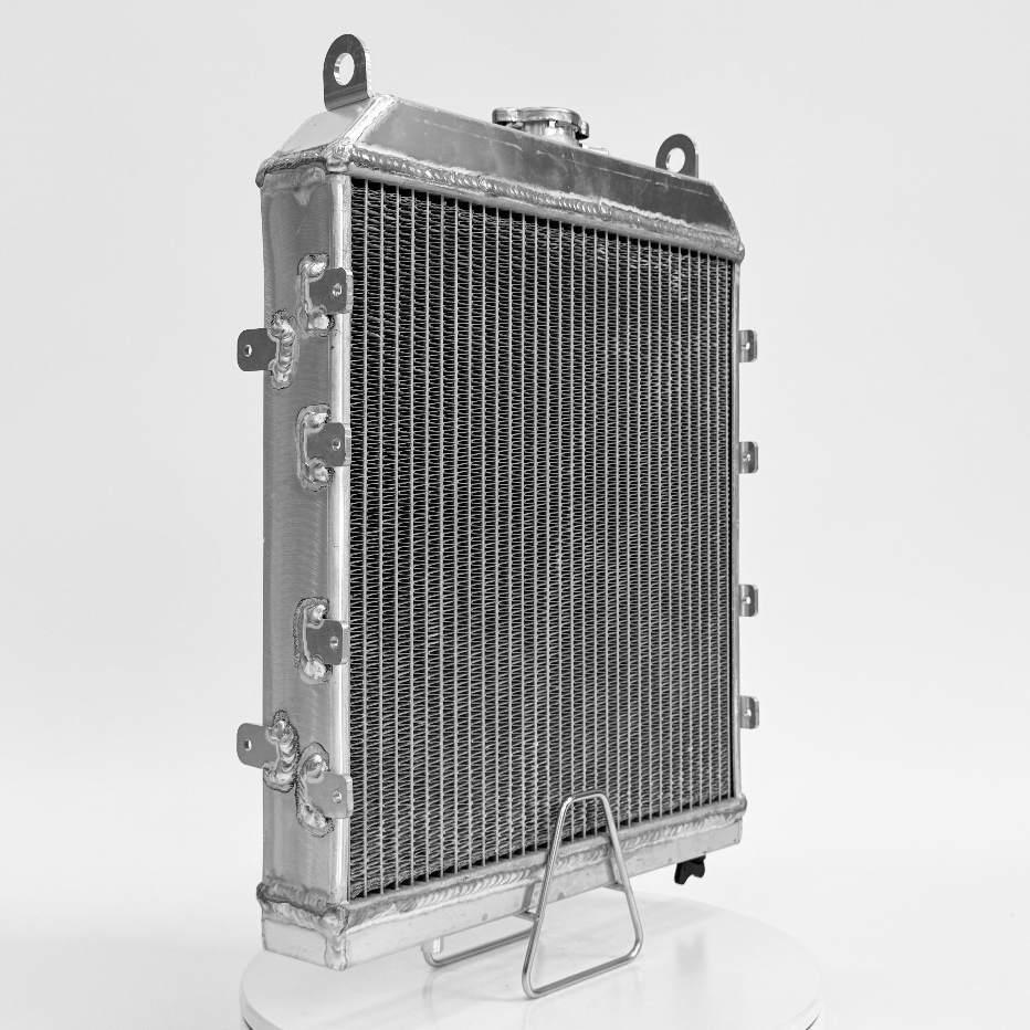 Радиатор алюминиевый SRW245 для Isuzu Amigo/Pickup 89-95