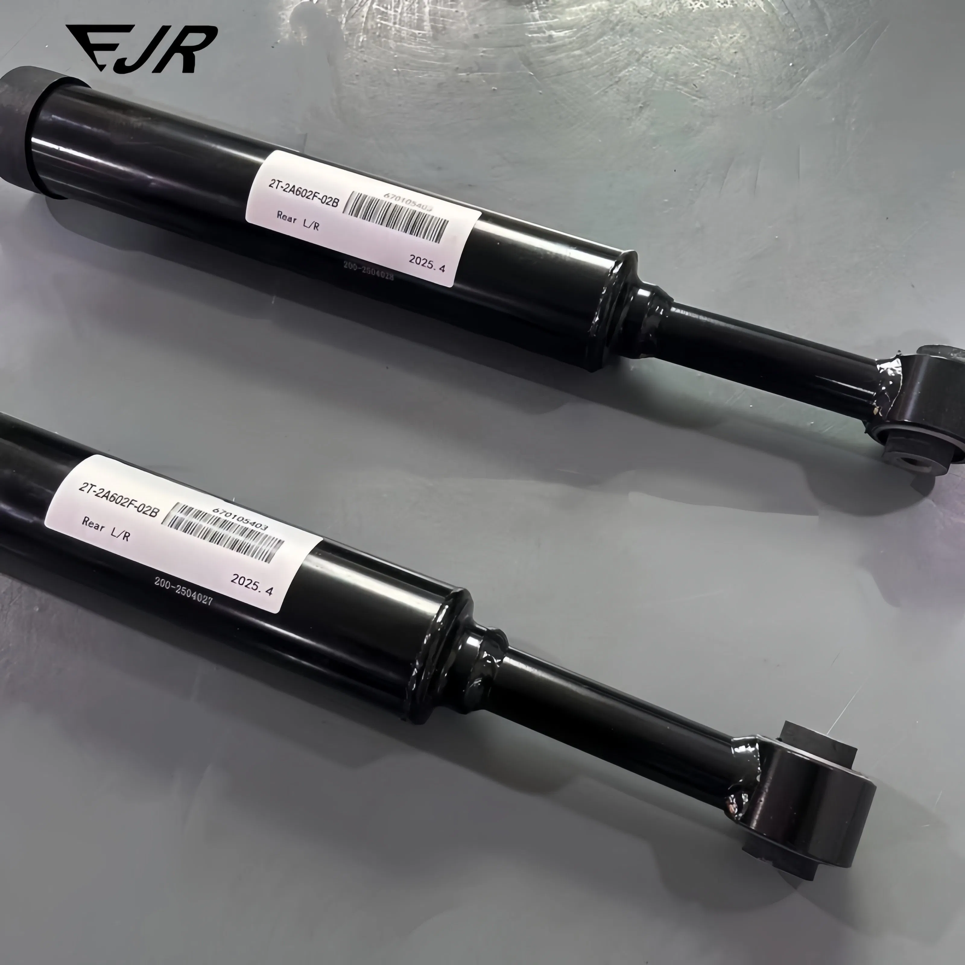 Auto Parts 670105403 / 670303724 / 670105403 / 670033244 Rear Shock Absorber with Sensor Cable for Maserati Ghibli Quattroporte Car Parts