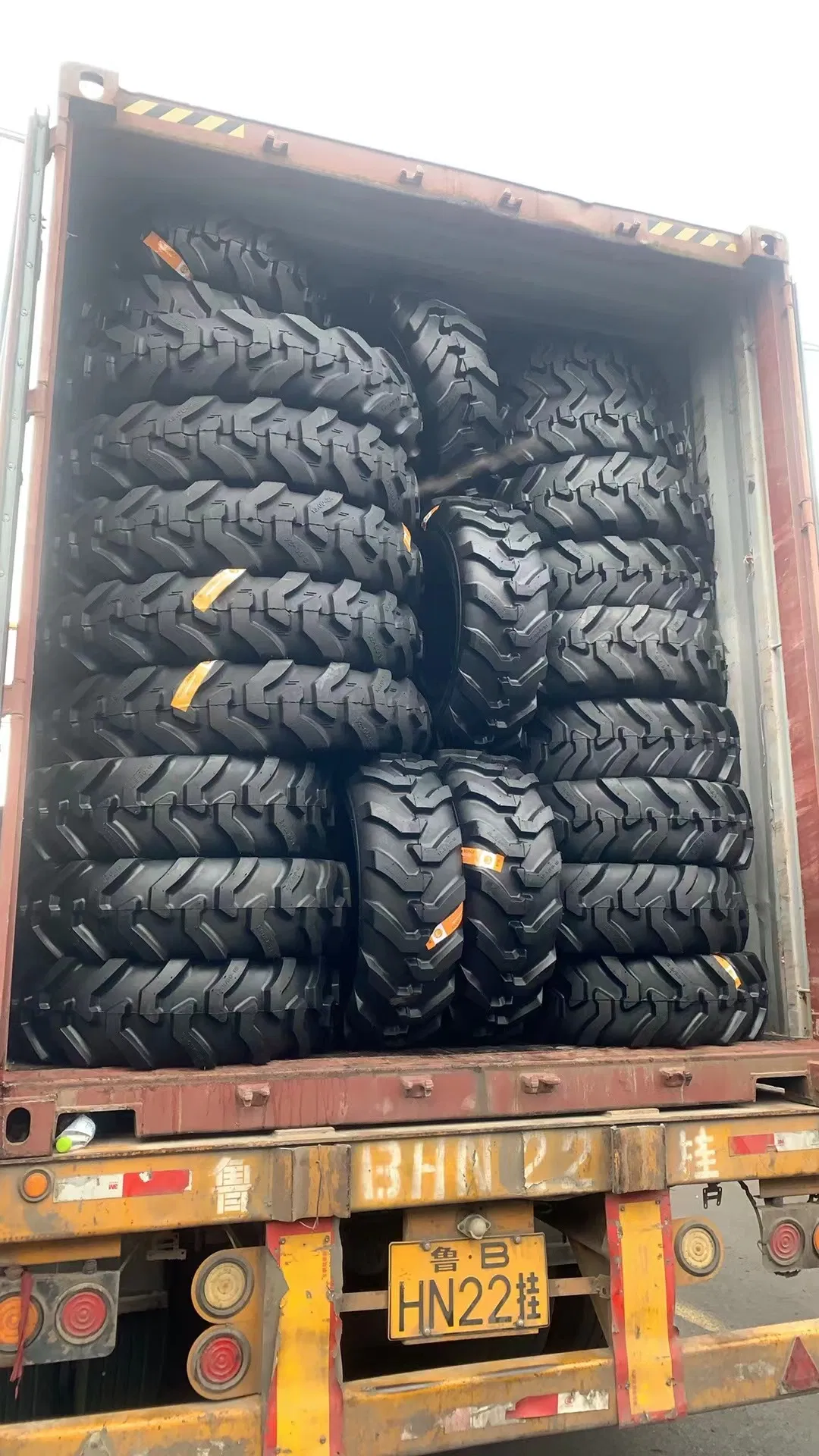 Шина 12.5/80-18 для погрузчика-экскаватора