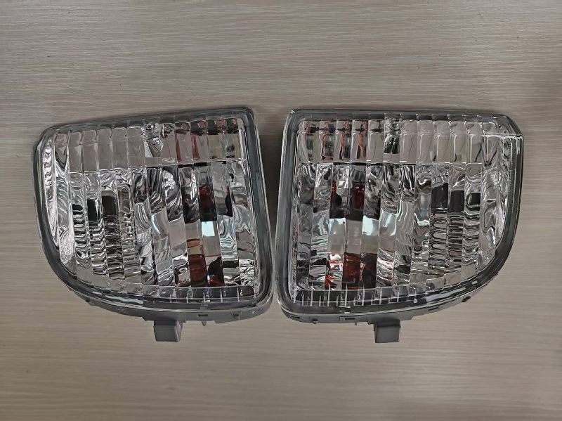 Поворотник для Toyota RAV4 2001-2003 (81521-42050)