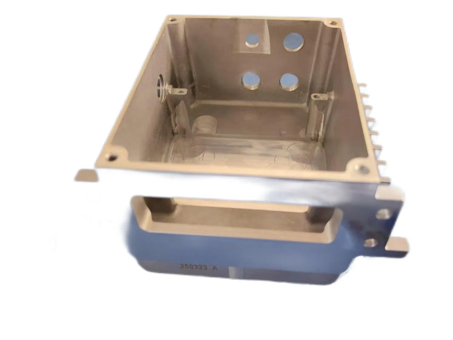 Корпус алюминиевый для двойного мотора автомобиля и мотоцикла