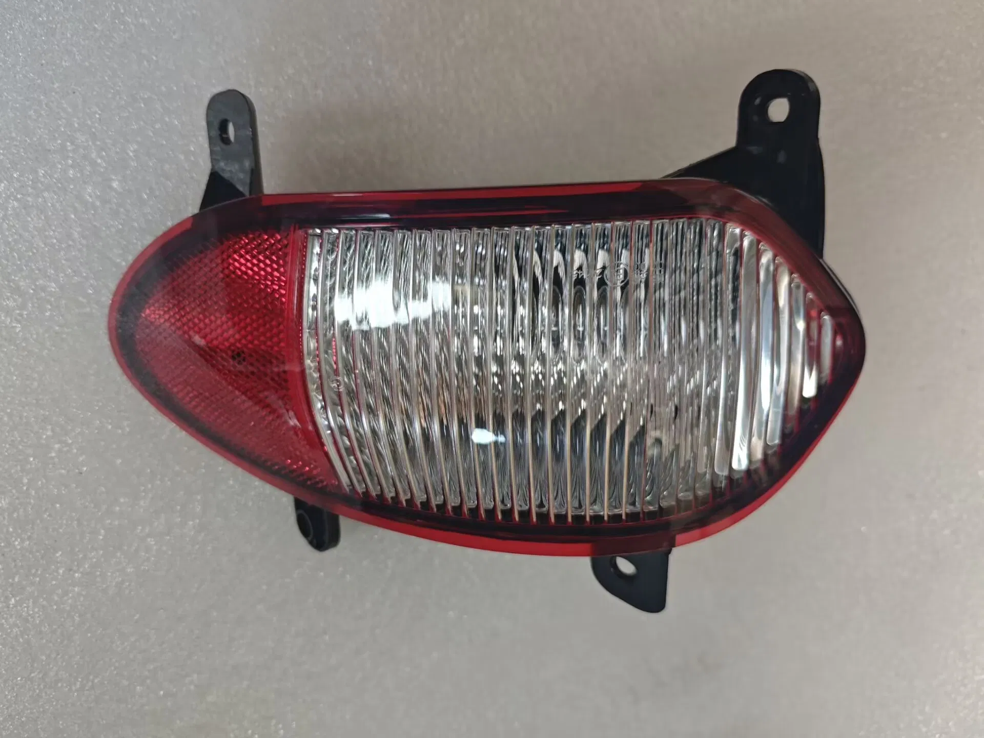 Оригинальная светодиодная лампа заднего хода Maxus C00040645