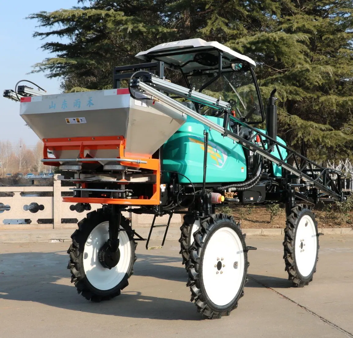 Самоходный опрыскиватель 1000л для пшеницы и риса