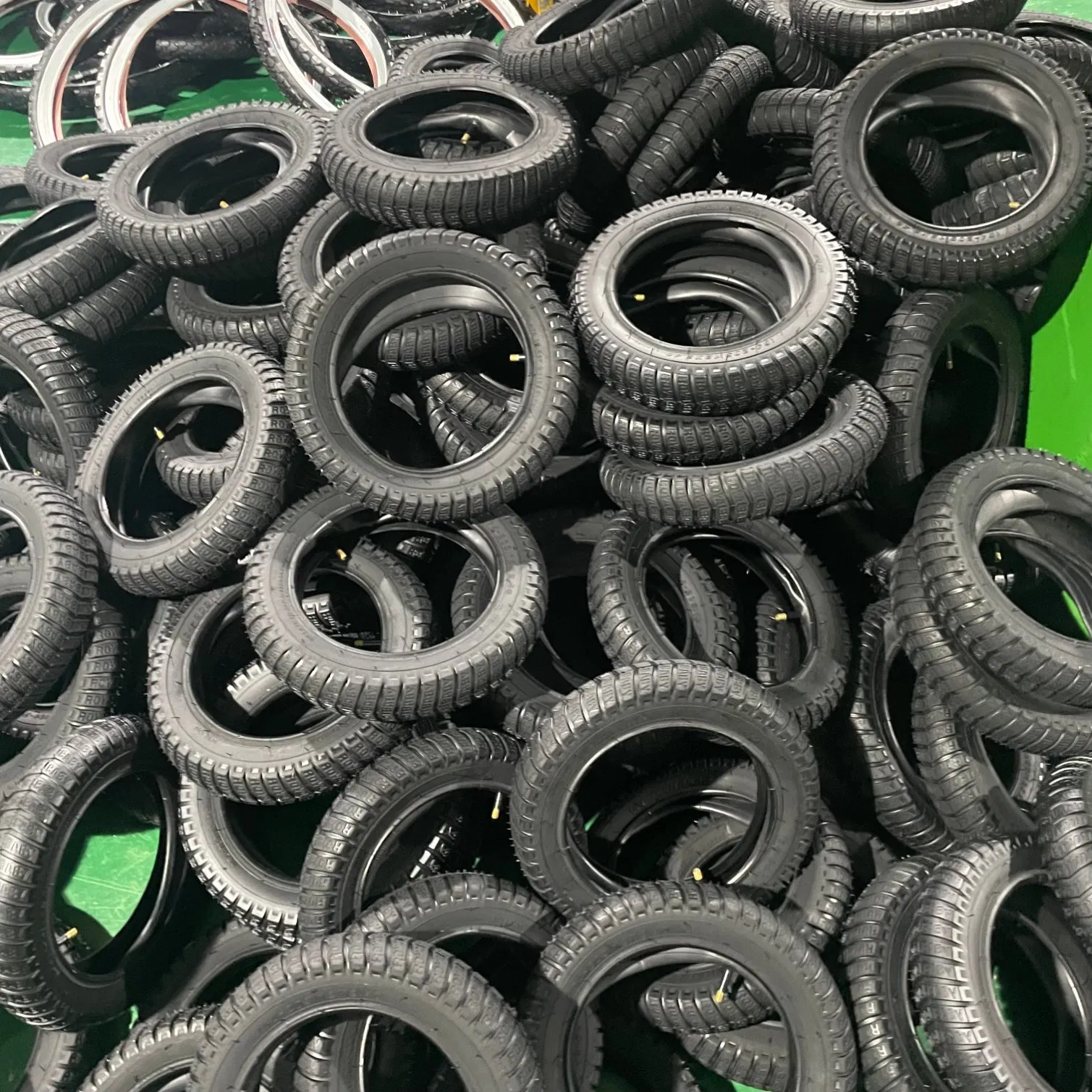 Проколозащитная велосипедная покрышка 700x35C