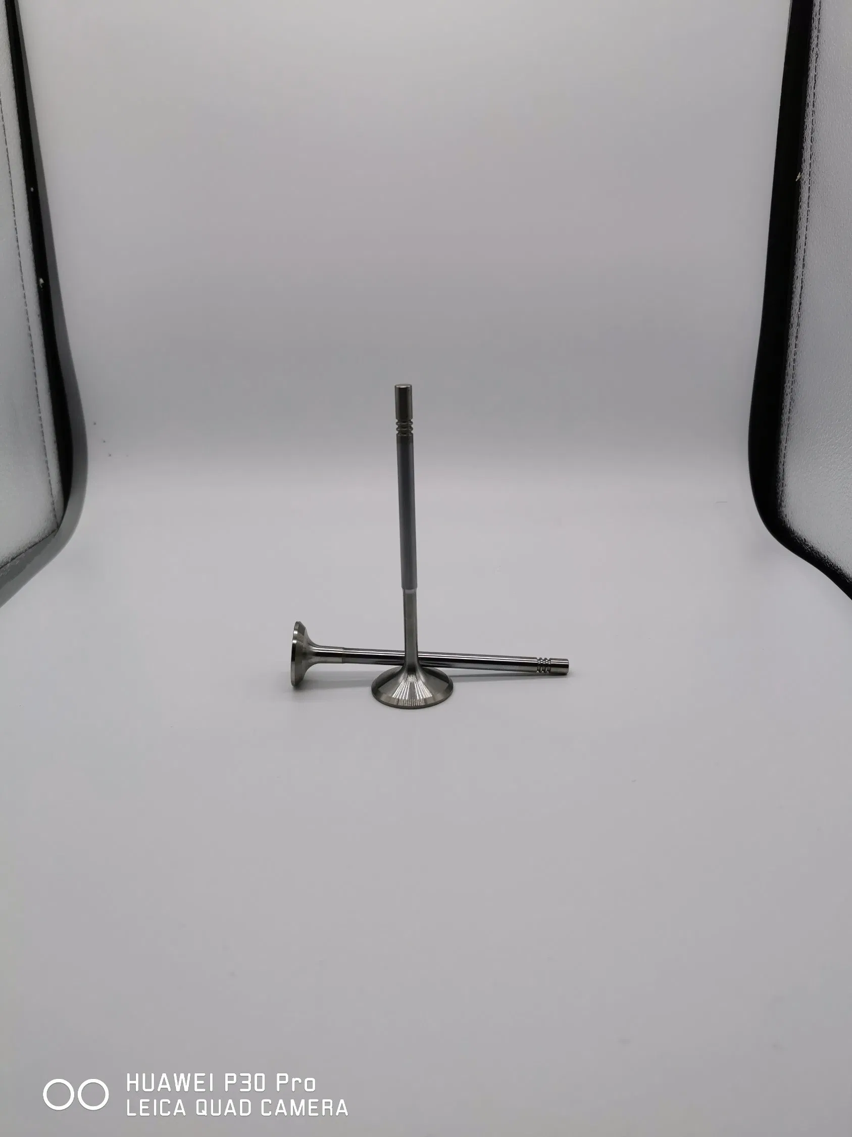 Впускной и выпускной клапан двигателя Mercedes M270 M274