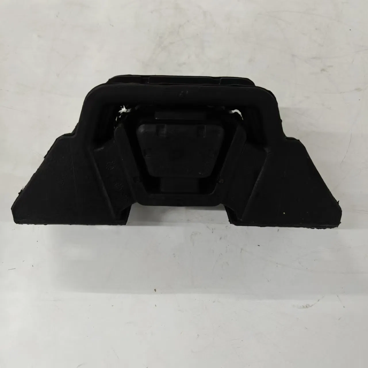 Опора двигателя Saic Maxus V80 C00015460