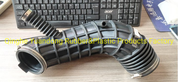 Воздушный патрубок Toyota Hilux 17881-54060