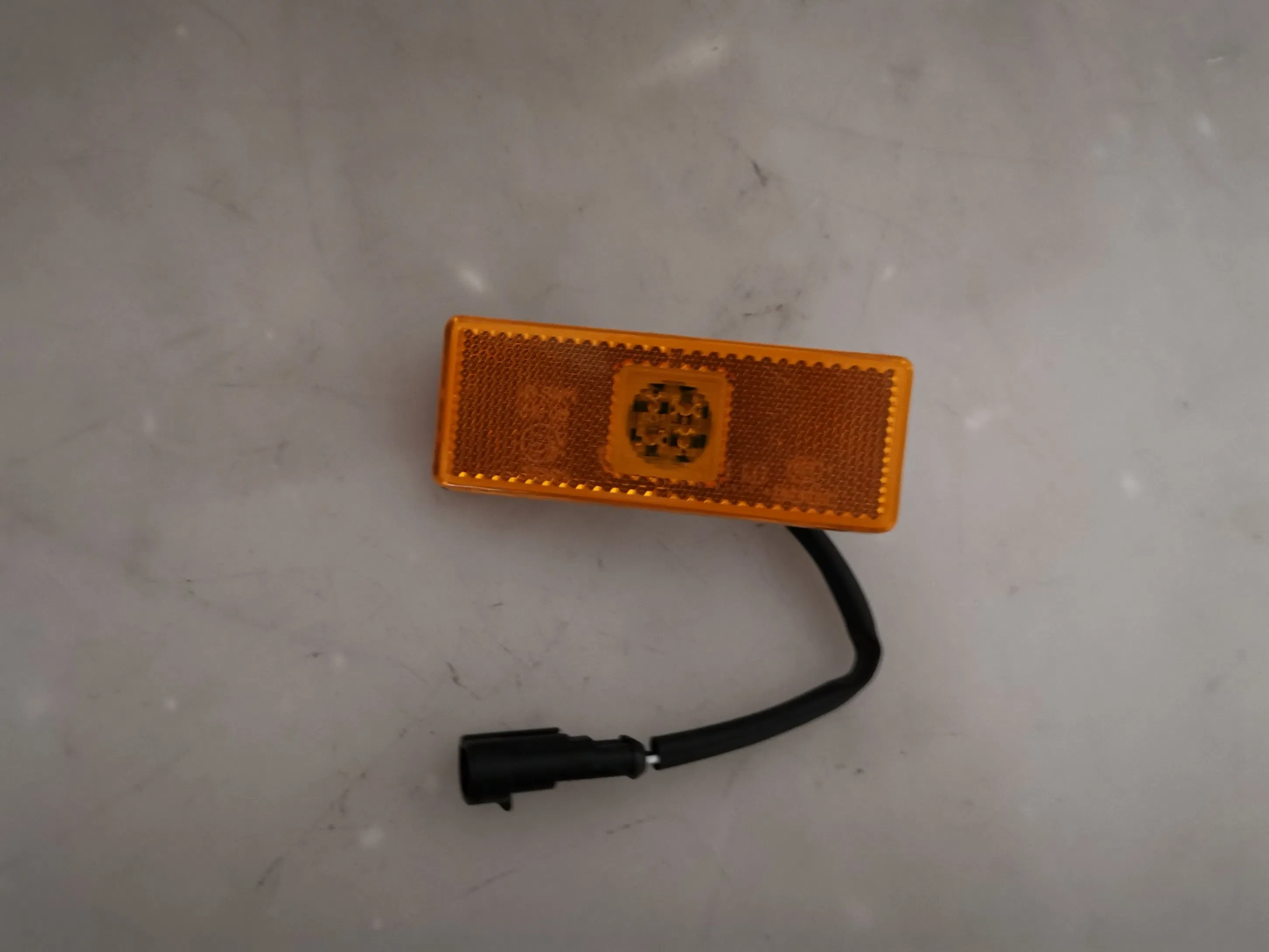 Боковой габаритный фонарь Yu Tong для автобуса ZK6122HW