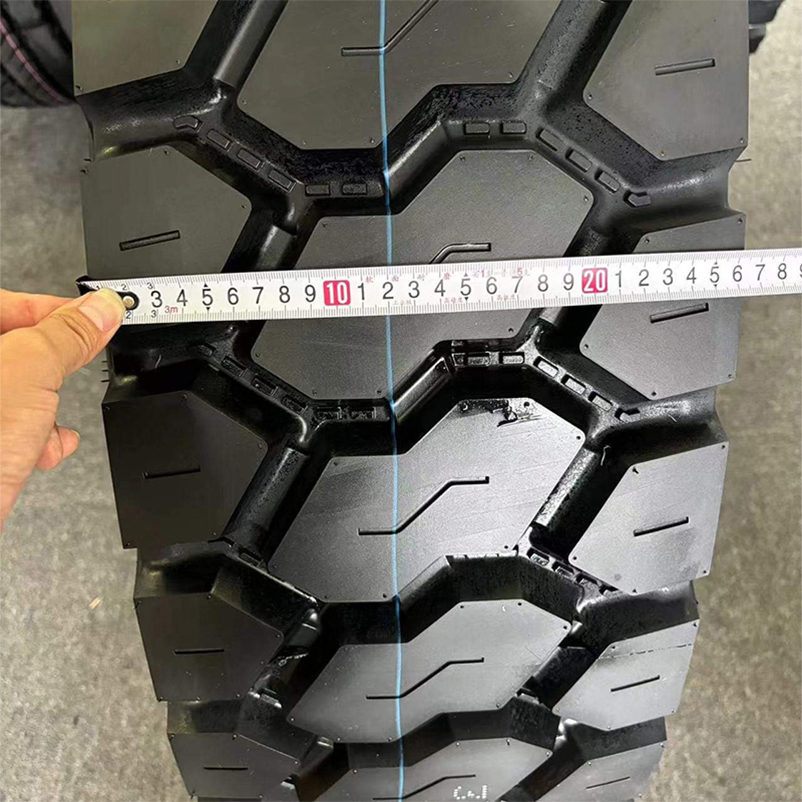 Durable 315/80r22.5 Desert Truck Tire for Extreme Conditions